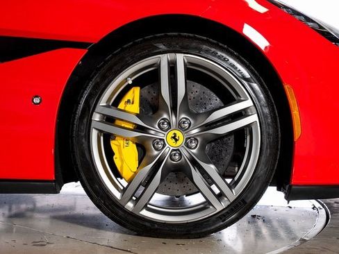 Used 2019 Ferrari Portofino image 19