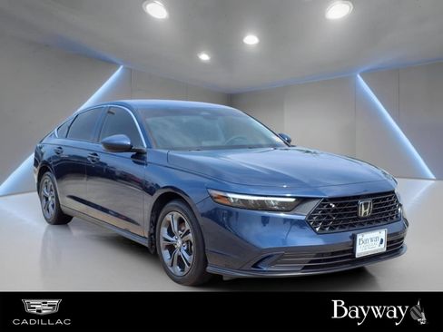 Used 2023 Honda Accord EX image 4