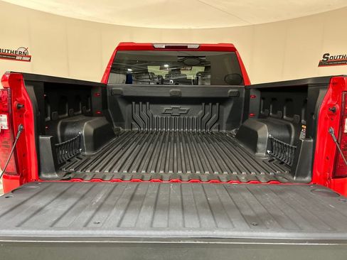 Used 2023 Chevrolet Silverado 1500 LT AWD/4WD image 5
