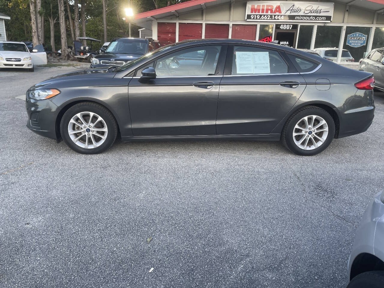 Used 2020 Ford Fusion SE FWD image 6