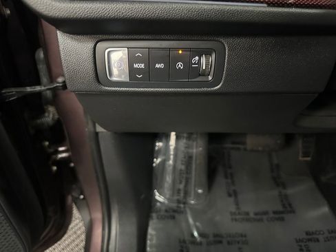 Used 2024 Chevrolet Traverse Z71 AWD/4WD image 37