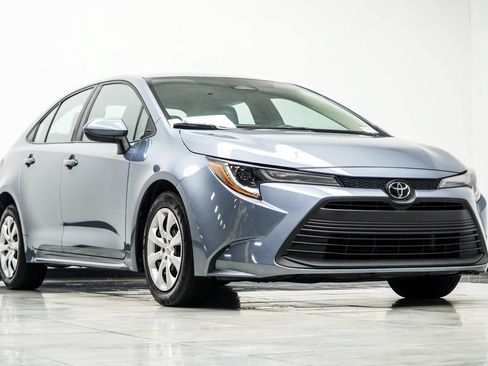 Used 2024 Toyota Corolla LE FWD image 4