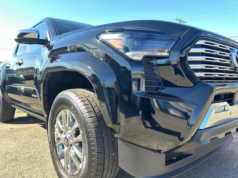 Used 2025 Toyota Tacoma Limited w/ Tow Tech Package AWD/4WD image 35