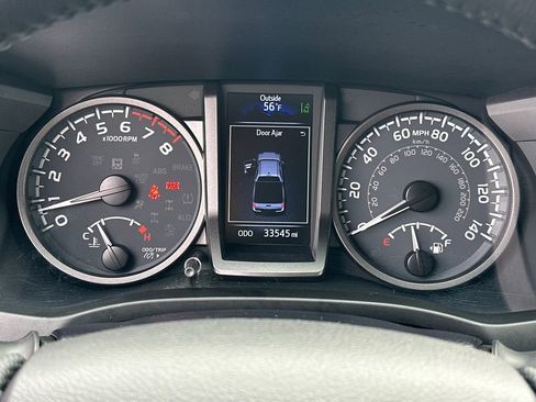 Used 2022 Toyota Tacoma TRD Off-Road image 24