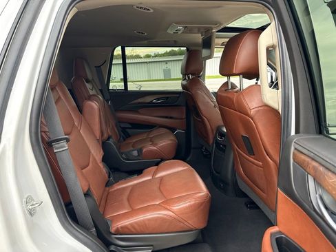 Used 2019 Cadillac Escalade Premium Luxury AWD/4WD image 16
