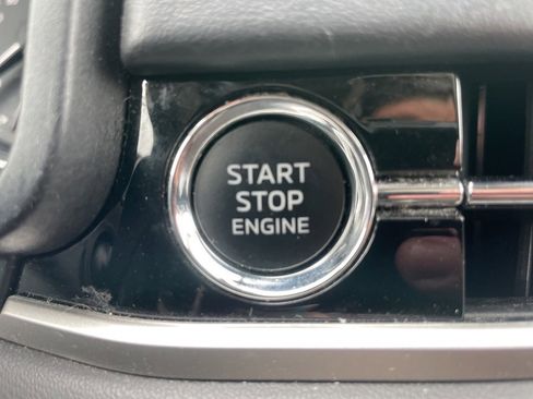 Used 2024 Mitsubishi Outlander SE image 25