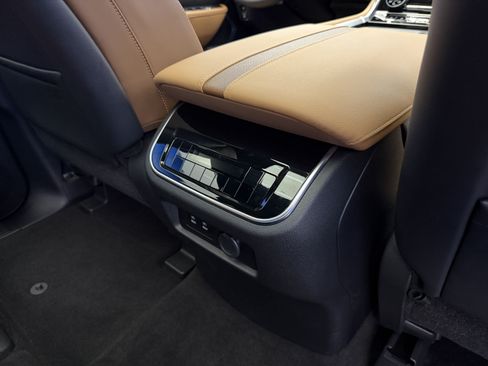 Used 2025 Nissan Armada Platinum Reserve AWD/4WD image 31