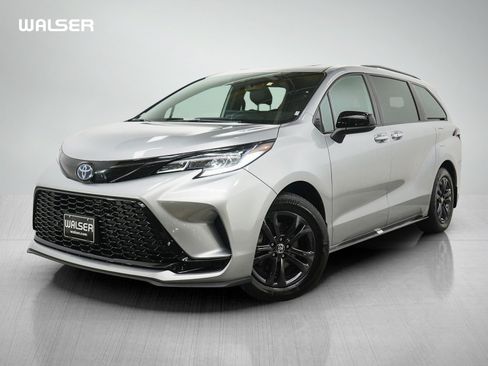 Used 2025 Toyota Sienna XSE AWD/4WD image 1