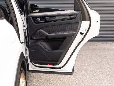 Certified 2022 Porsche Cayenne Turbo GT AWD/4WD image 29