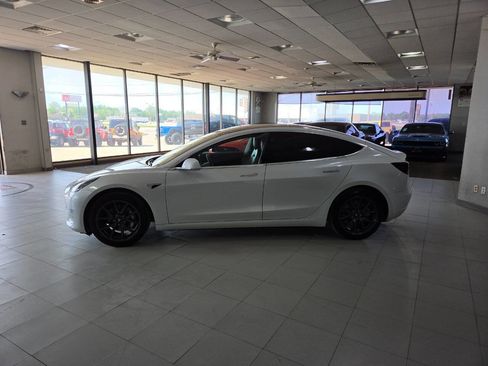 Used 2019 Tesla Model 3 Standard Range Plus RWD image 4
