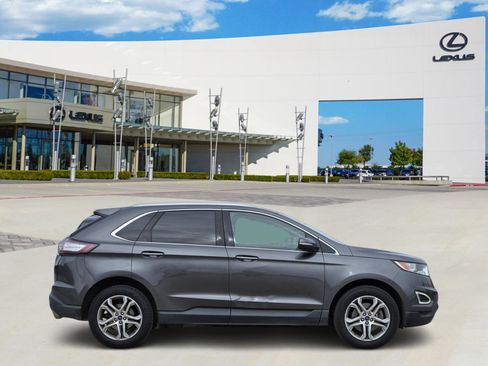 Used 2018 Ford Edge Titanium w/ Technology Package image 2