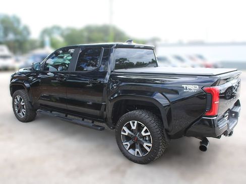 Used 2024 Toyota Tacoma TRD Sport AWD/4WD image 17
