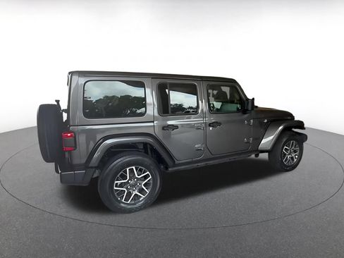 Used 2025 Jeep Wrangler Unlimited Sahara AWD/4WD image 12