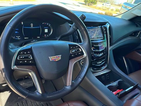 Used 2020 Cadillac Escalade Premium Luxury image 26