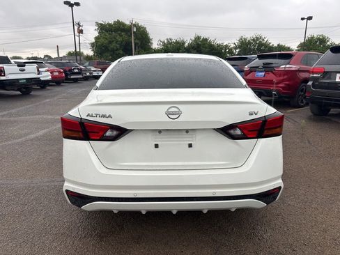 Used 2024 Nissan Altima 2.5 SV FWD image 3