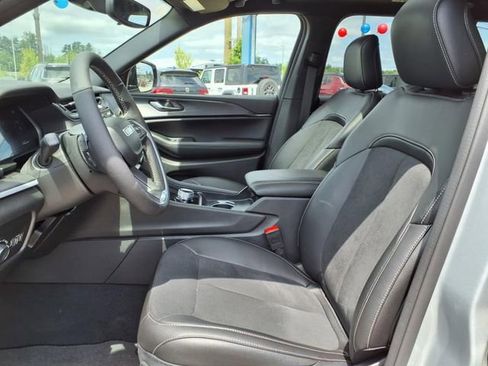 Used 2024 Jeep Grand Cherokee L Altitude image 5