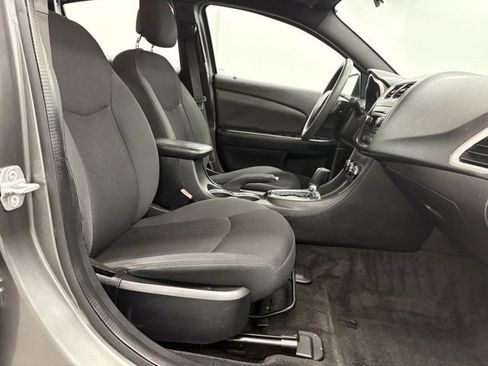 Used 2012 Dodge Avenger SE image 23