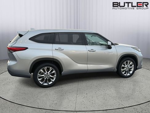 Certified 2020 Toyota Highlander Limited FWD image 7