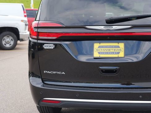 Used 2025 Chrysler Pacifica Select FWD image 10