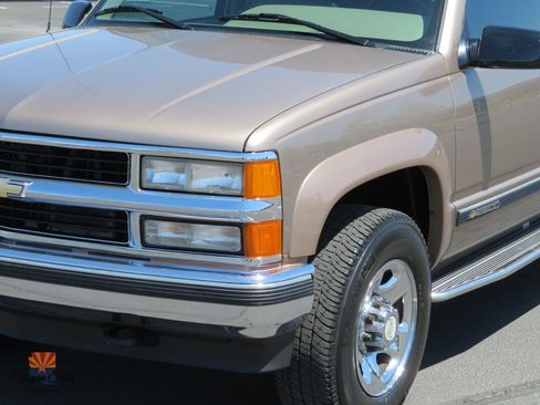 Used 1996 Chevrolet Suburban 2500 AWD/4WD image 11