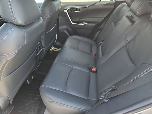 Used 2021 Toyota RAV4 XLE FWD image 16