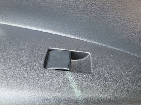 Used 2025 Toyota Corolla SE FWD image 14