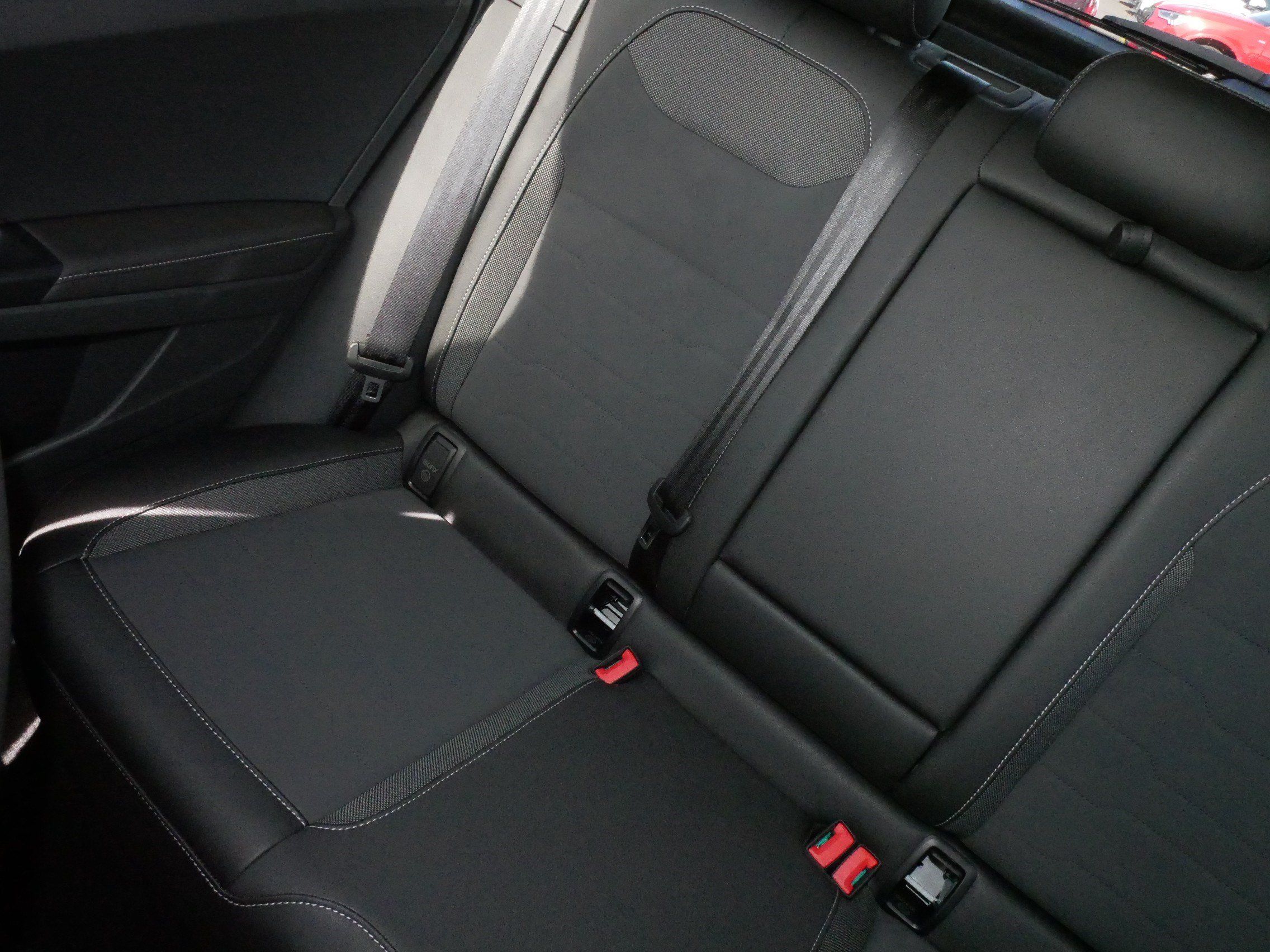 Certified 2025 Volkswagen Taos SE AWD/4WD image 12