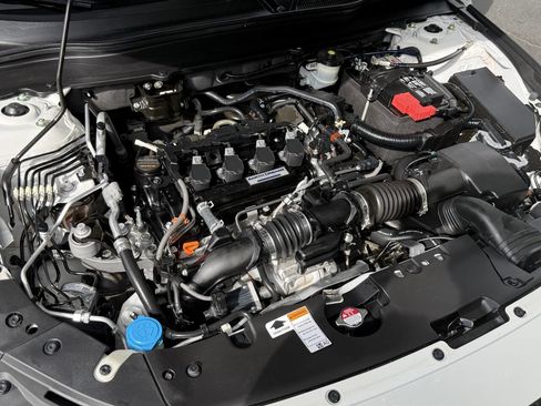 Used 2018 Honda Accord Sport image 11