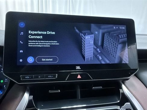 Used 2023 Toyota Venza XLE image 23