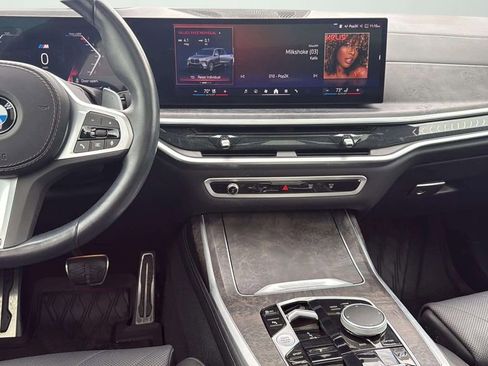 Used 2024 BMW X7 xDrive40i w/ M Sport Package image 9