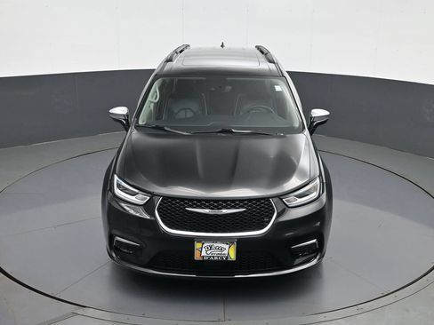 Used 2023 Chrysler Pacifica Limited FWD image 15