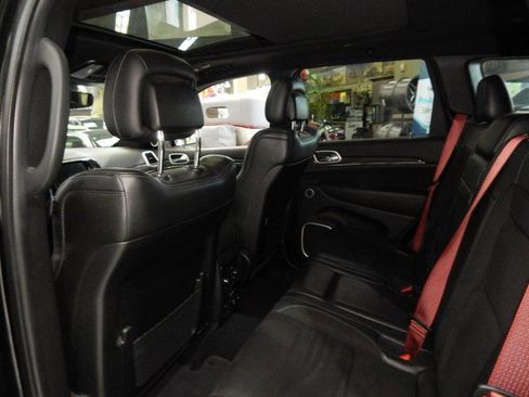 Used 2020 Jeep Grand Cherokee SRT image 36