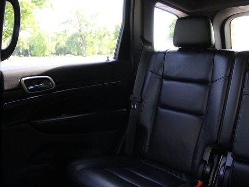 Used 2018 Jeep Grand Cherokee Limited AWD/4WD image 12