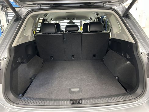 Used 2024 Volkswagen Tiguan SE image 13