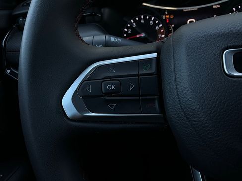 Used 2025 Jeep Compass Trailhawk image 33