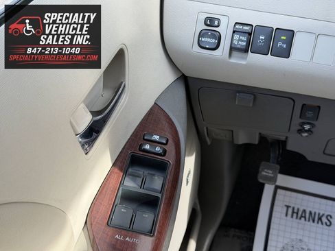 Used 2013 Toyota Sienna XLE w/ Premium Pkg FWD image 40
