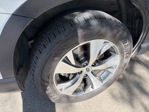 Used 2023 Subaru Ascent Premium w/ Convenience Package AWD/4WD image 10
