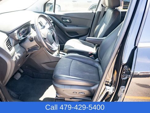 Used 2020 Chevrolet Trax LT w/ LT Convenience Package AWD/4WD image 18