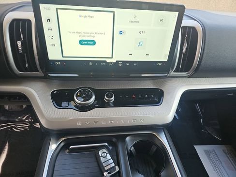 Used 2025 Ford Expedition Active AWD/4WD image 18