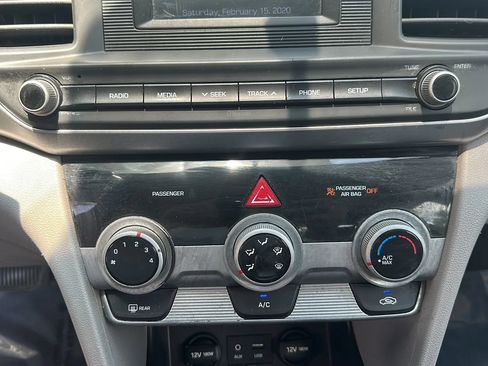 Used 2019 Hyundai Elantra SE FWD image 35