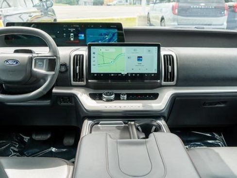 Used 2025 Ford Expedition Active AWD/4WD image 14