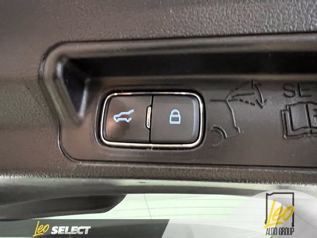 Used 2020 Ford Explorer XLT w/ Equipment Group 202A AWD/4WD image 22