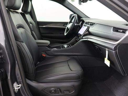 New 2025 Jeep Grand Cherokee Limited image 19
