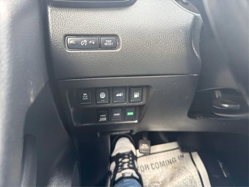 Used 2019 Nissan Rogue SV AWD/4WD image 18