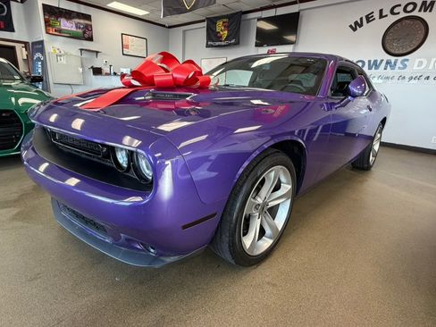 Used 2018 Dodge Challenger SXT w/ Super Sport Group (SS/T) image 2