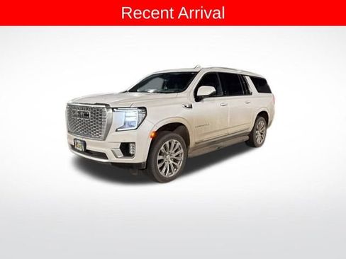 Used 2024 GMC Yukon XL Denali w/ Advanced Technology Package image 2