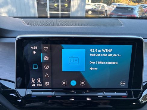 Used 2024 Volkswagen Atlas Cross Sport SE image 22