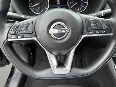 Used 2024 Nissan Sentra SV FWD image 17