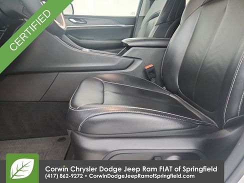 Certified 2023 Jeep Grand Cherokee Limited w/ Black Appearance Package image 11