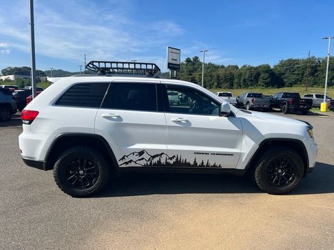 Used 2018 Jeep Grand Cherokee Laredo AWD/4WD image 6